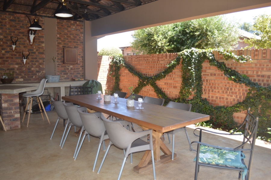 4 Bedroom Property for Sale in Wilkoppies North West